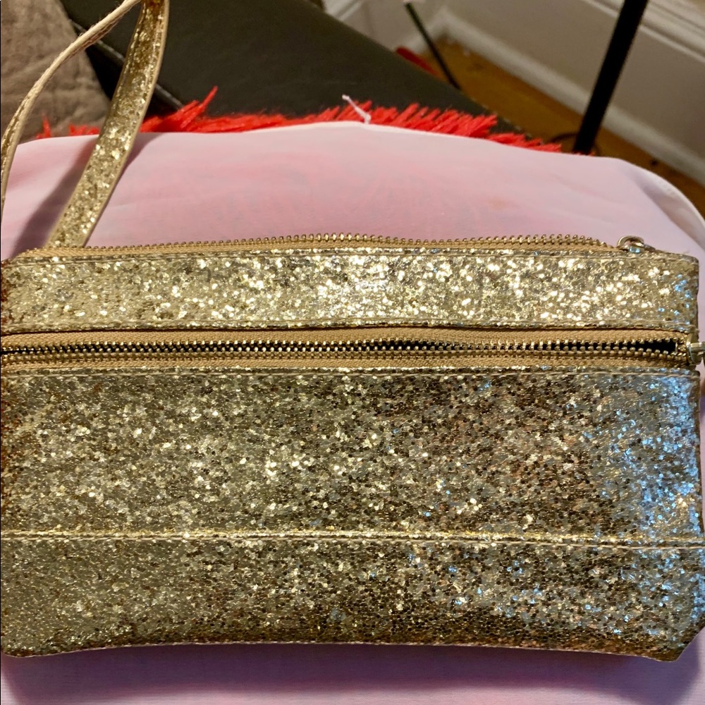 Gold cosmetics bag 🌹❤️